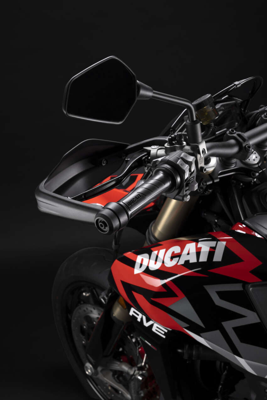 Ducati Hypermotard 698 Mono didedah – enjin satu silinder 77.5 hp, berat 151 kg, suspensi boleh laras 1690859