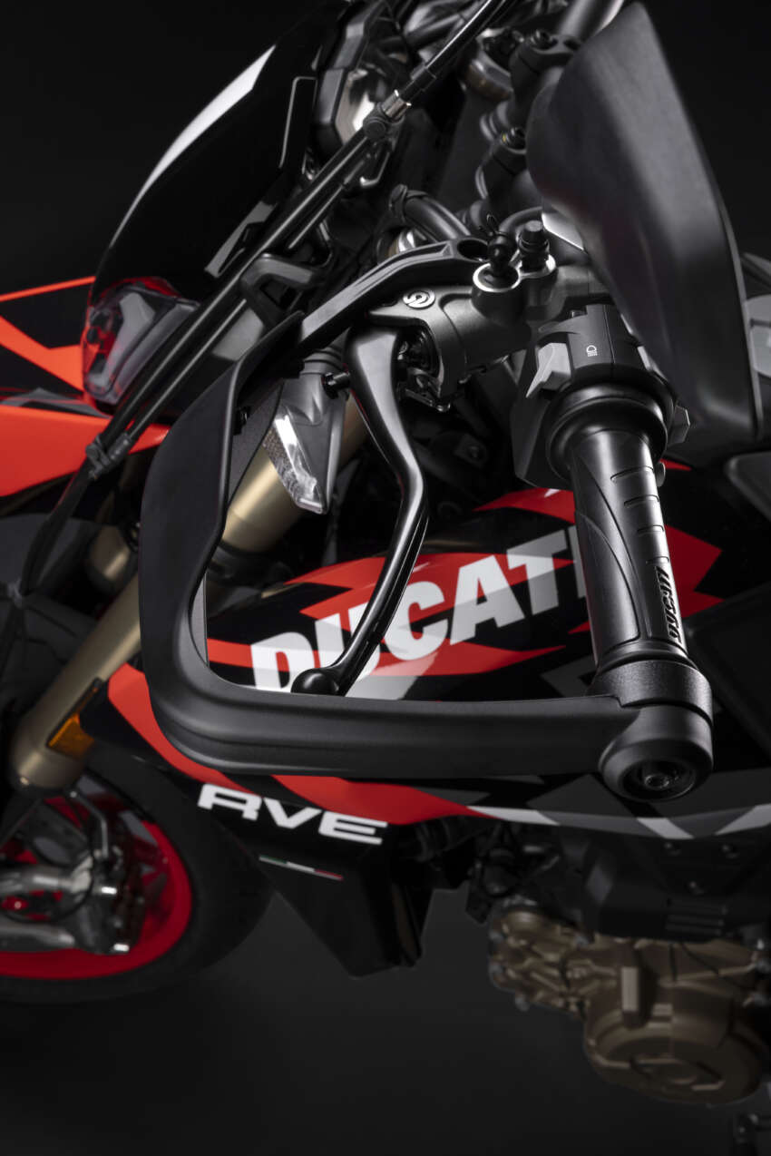 Ducati Hypermotard 698 Mono didedah – enjin satu silinder 77.5 hp, berat 151 kg, suspensi boleh laras 1690893