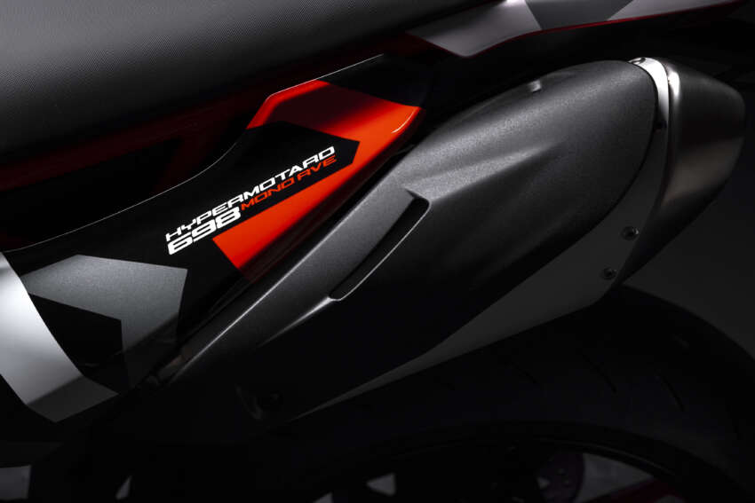 Ducati Hypermotard 698 Mono didedah – enjin satu silinder 77.5 hp, berat 151 kg, suspensi boleh laras 1690898