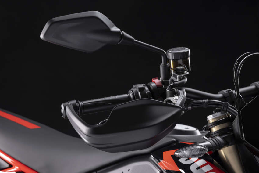 Ducati Hypermotard 698 Mono didedah – enjin satu silinder 77.5 hp, berat 151 kg, suspensi boleh laras 1690900