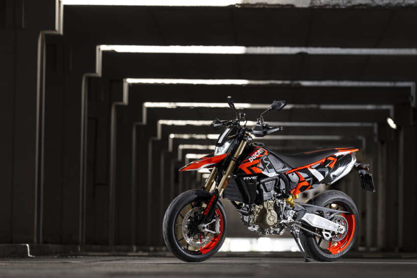 Ducati Hypermotard 698 Mono didedah – enjin satu silinder 77.5 hp, berat 151 kg, suspensi boleh laras 1691001