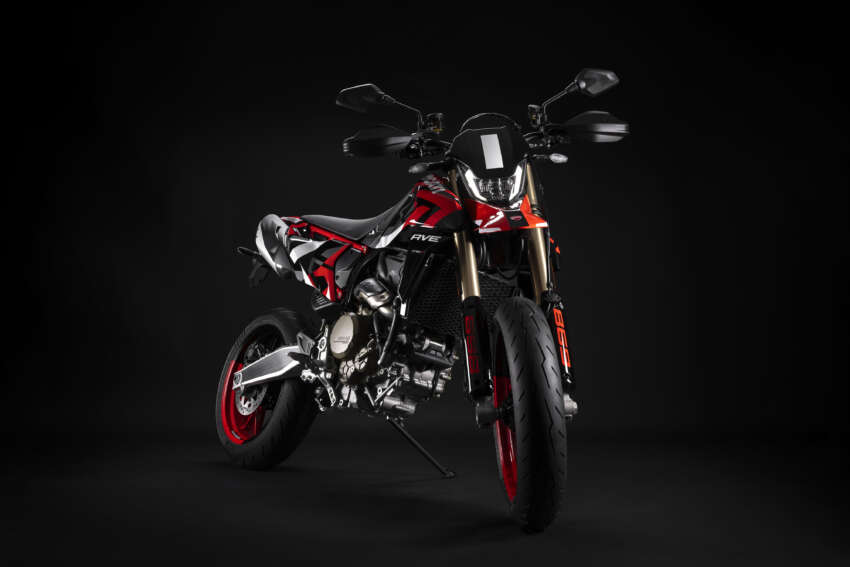 Ducati Hypermotard 698 Mono didedah – enjin satu silinder 77.5 hp, berat 151 kg, suspensi boleh laras 1691017
