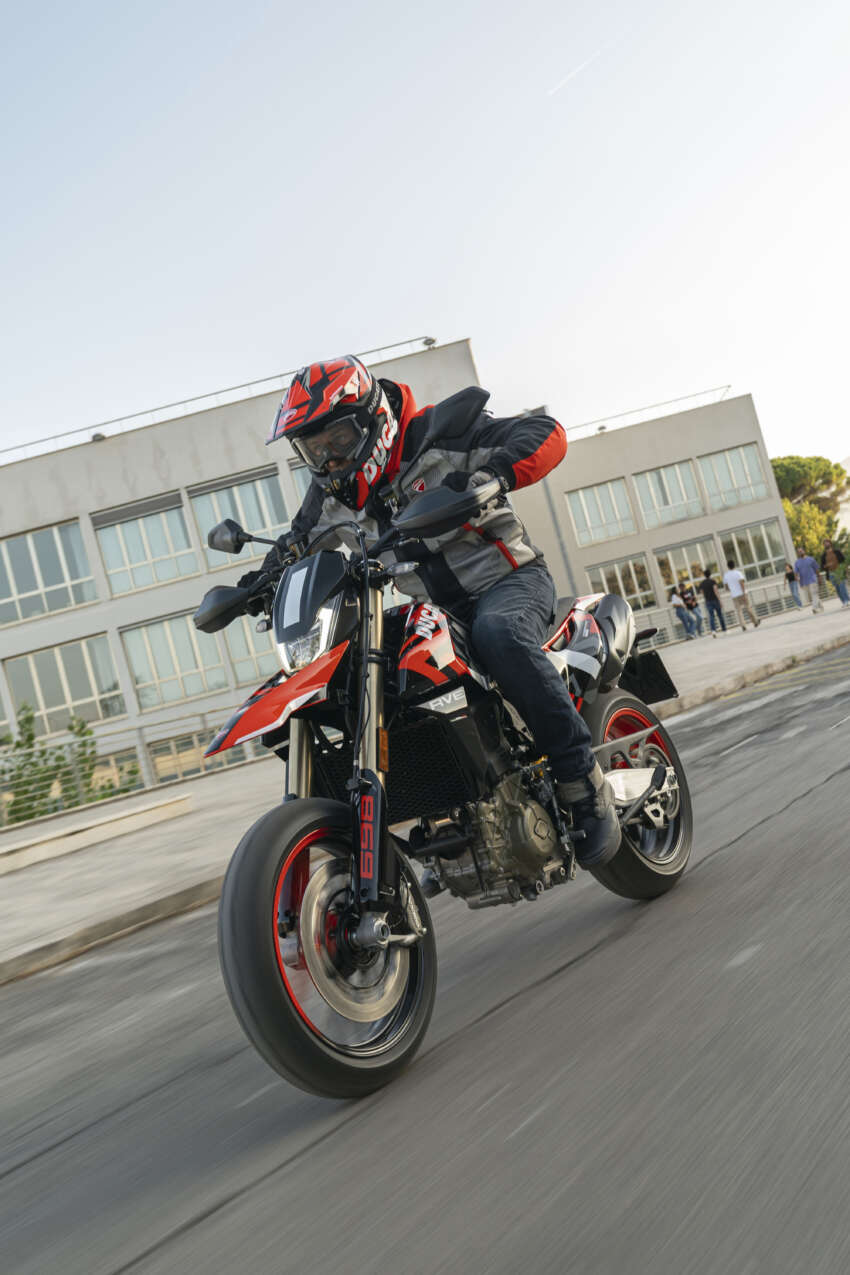 Ducati Hypermotard 698 Mono didedah – enjin satu silinder 77.5 hp, berat 151 kg, suspensi boleh laras 1690938