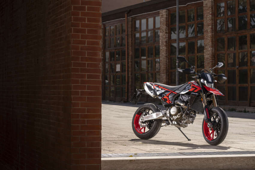 Ducati Hypermotard 698 Mono didedah – enjin satu silinder 77.5 hp, berat 151 kg, suspensi boleh laras 1691006