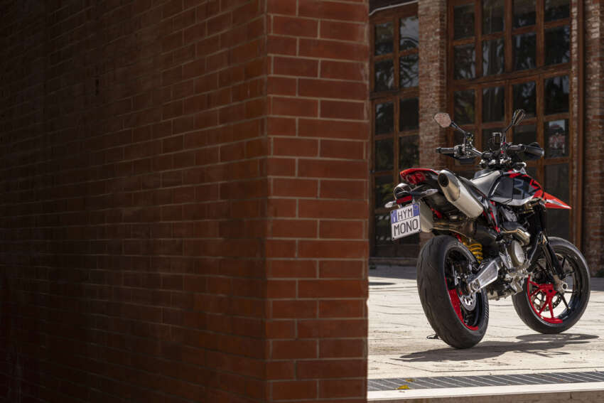 Ducati Hypermotard 698 Mono didedah – enjin satu silinder 77.5 hp, berat 151 kg, suspensi boleh laras 1691007