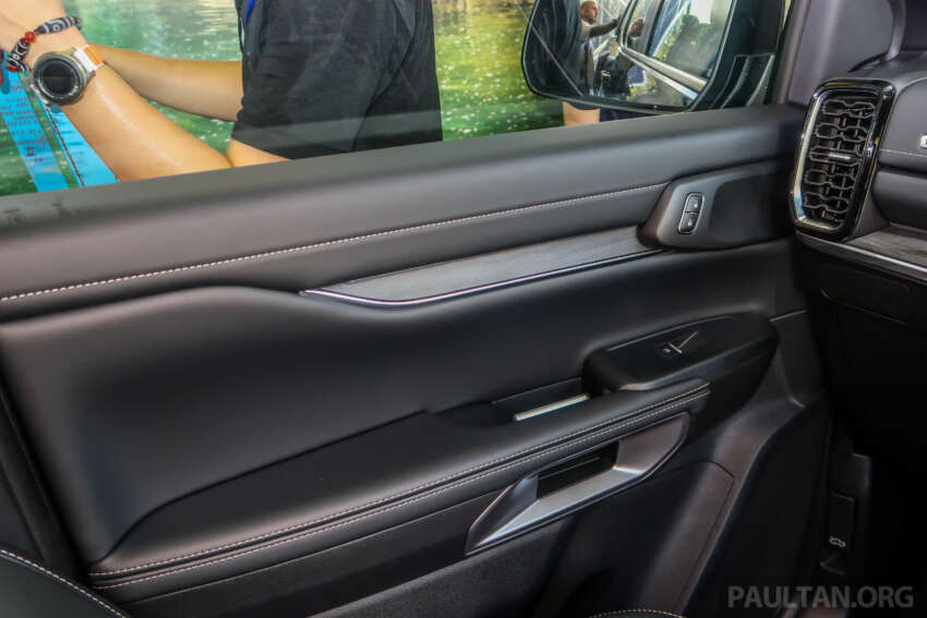 Ford Ranger Platinum 2023 di M’sia — dari RM184k; lampu LED Matrix, rak fleksibel, kluster digital 12.4-inci 1690382