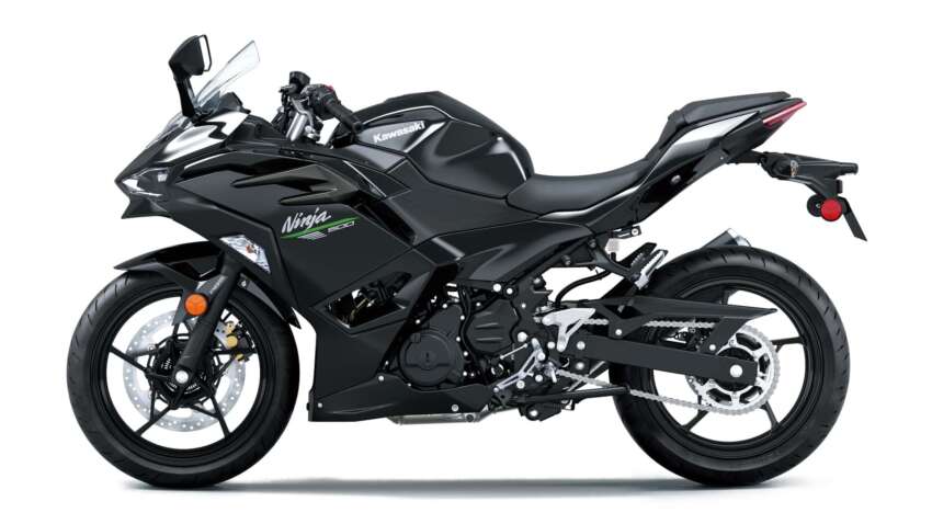 Kawasaki Ninja 500 dan Z500 diperkenal – enjin dua silinder 451 cc, kuasa 45 hp, enam kelajuan, meter TFT 1694857