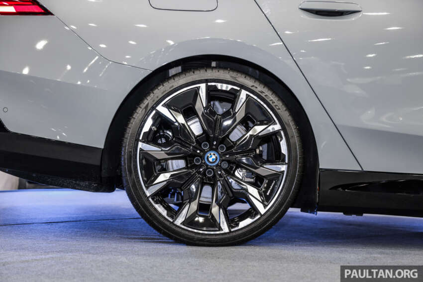2024 BMW i5 launched in Malaysia – G60 5 Series EV debuts with eDrive40 variant, 340 hp, 582 km; RM420k 1691933