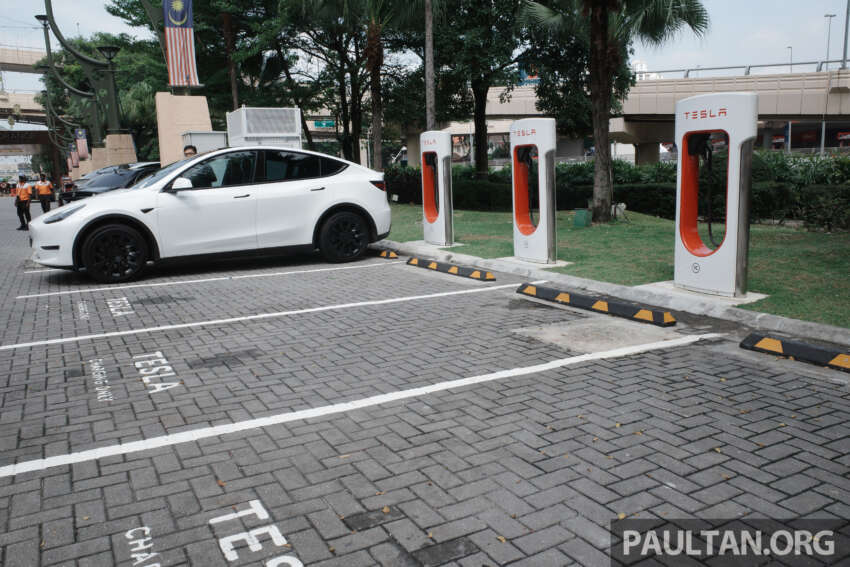 Tesla Supercharger at Sunway Pyramid – RM1.25 per kWh; RM5/hour parking fee; RM4/minute idle fee 1689873