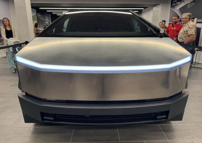 Tesla Cybertruck hits showrooms ahead of launch 1700433