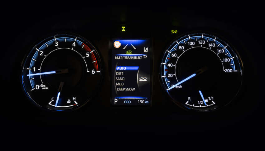 Toyota Hilux Hybrid 48V diperkenal – enjin diesel 2.8L turbo dapat tambahan kuasa motor 16 PS dan 65 Nm 1702977