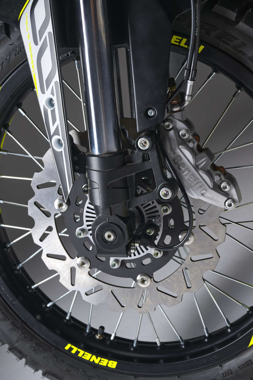 Benelli BKX 300 dan BKX 300 S diperkenal – guna enjin 292 cc baru, masuk pasaran tengah tahun 2024 1702526