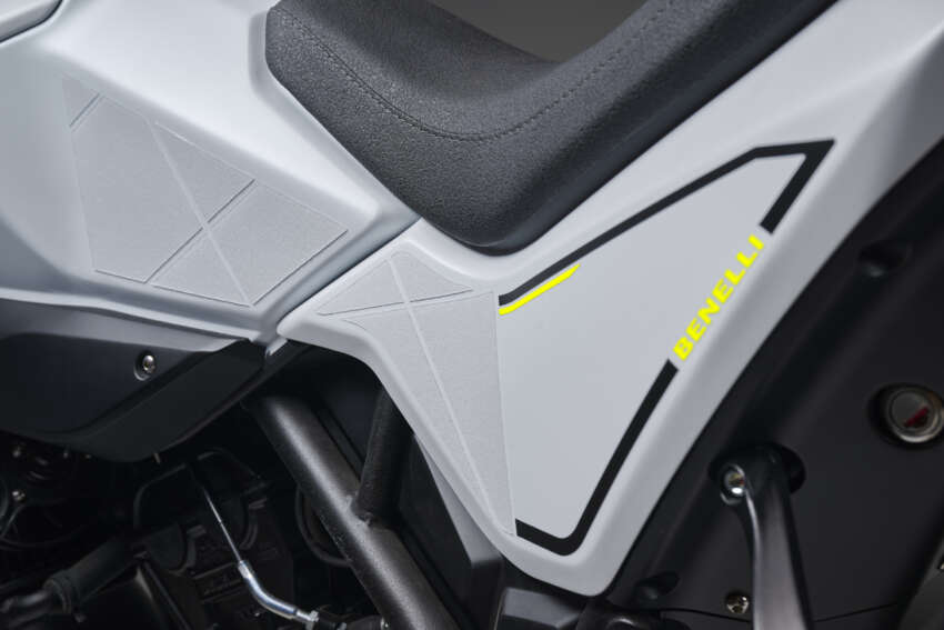 Benelli BKX 300 dan BKX 300 S diperkenal – guna enjin 292 cc baru, masuk pasaran tengah tahun 2024 1702530