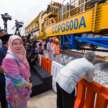 ECRL: Pemasangan landasan pertama dirasmikan oleh YDP Agong; capai kemajuan 56% setakat Okt 2023