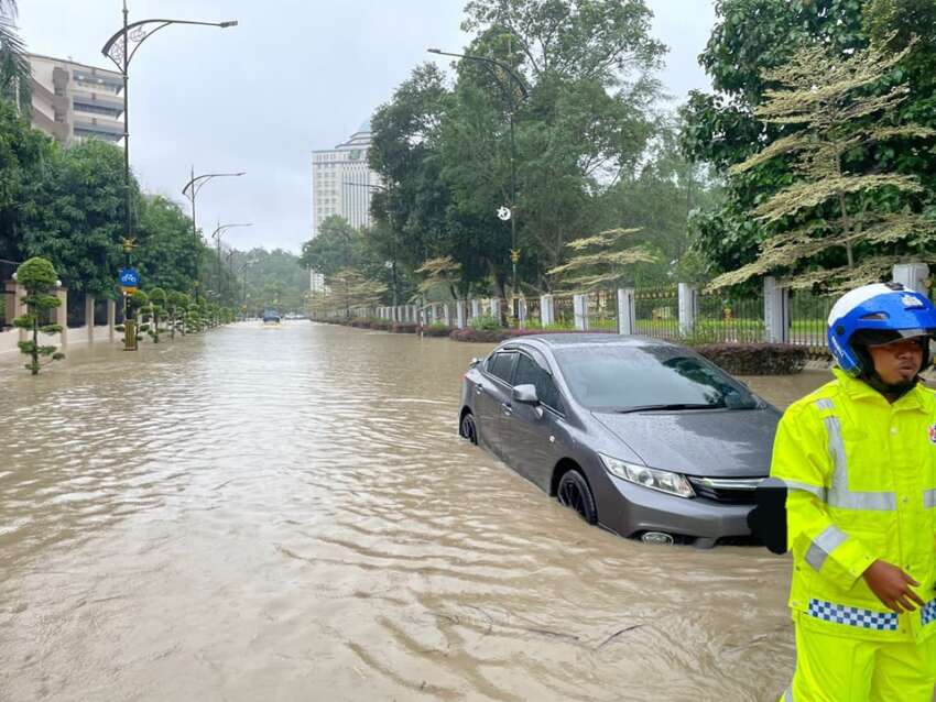 Johor Bahru dilanda banjir kilat – 25 lokasi terlibat 1704197
