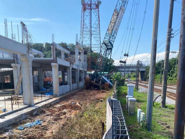 Perkhidmatan Komuter Lembah Klang dan ETS terjejas akibat kren tumbang di KM355.749 Rawang-Kuang