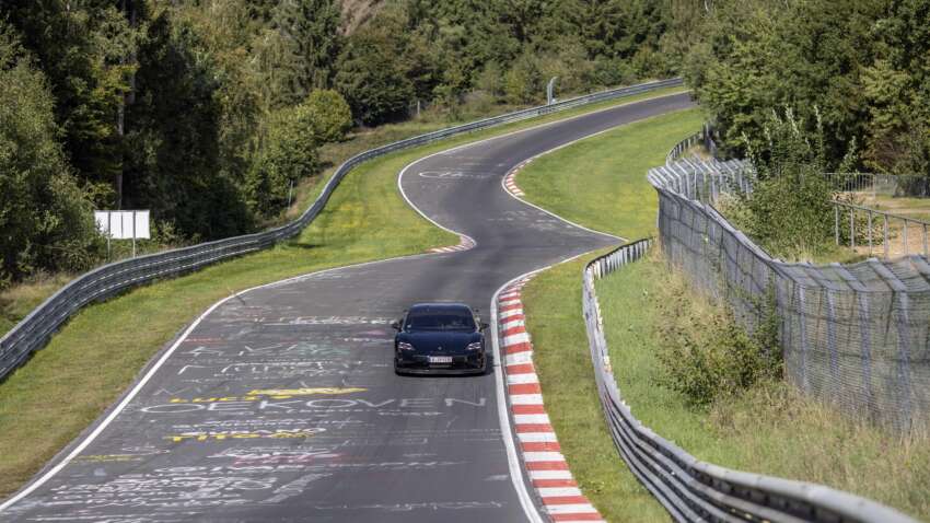 Porsche Taycan 2024 catat 7 minit 7.5s di Nürburgring, 17.7 saat lebih pantas dari Tesla Model S Plaid! 1712029