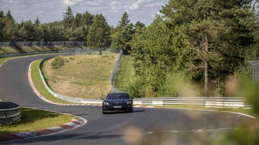 Porsche Taycan 2024 catat 7 minit 7.5s di Nürburgring, 17.7 saat lebih pantas dari Tesla Model S Plaid! 1712026