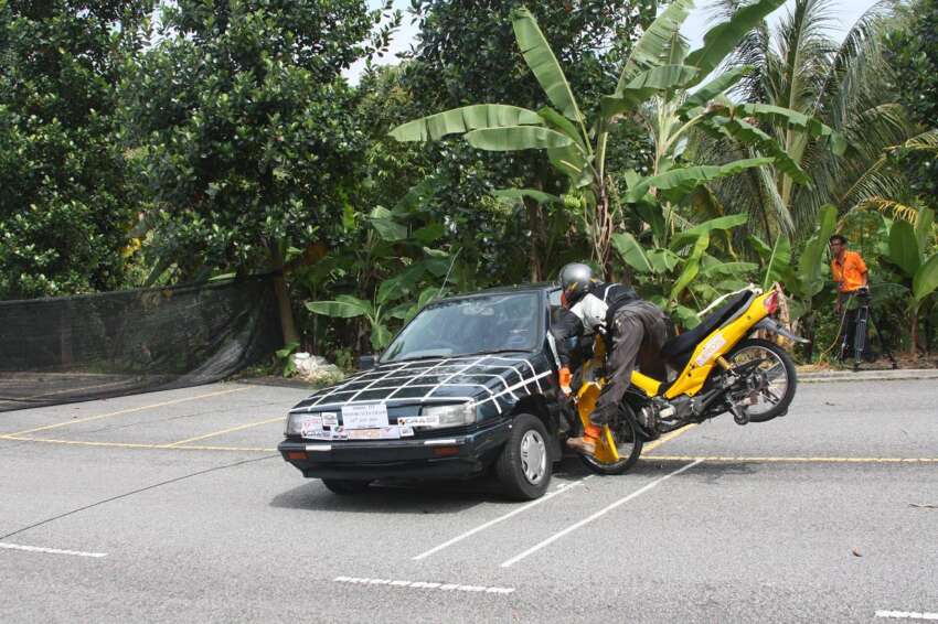 Car vs bike accident in Malaysia – always the car at fault? Why can’t we claim from the bike’s insurance? 1717300