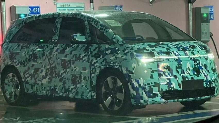 Zeekr smaller EV MPV spied, positioned below 009 MPV;  five-seater driverless taxi, up to 646 PS with AWD 1720832