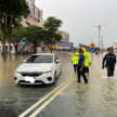 Johor dilanda banjir besar – Kota Tinggi paling terjejas, beberapa jalan ditutup kepada lalu lintas