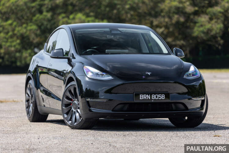 2024 Tesla Model Y updates in Malaysia privacy glass, full double