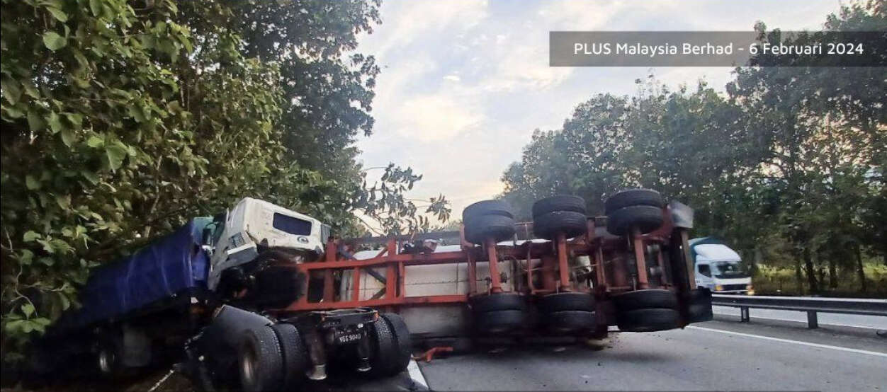 PLUS_lorry_accident_1_BM