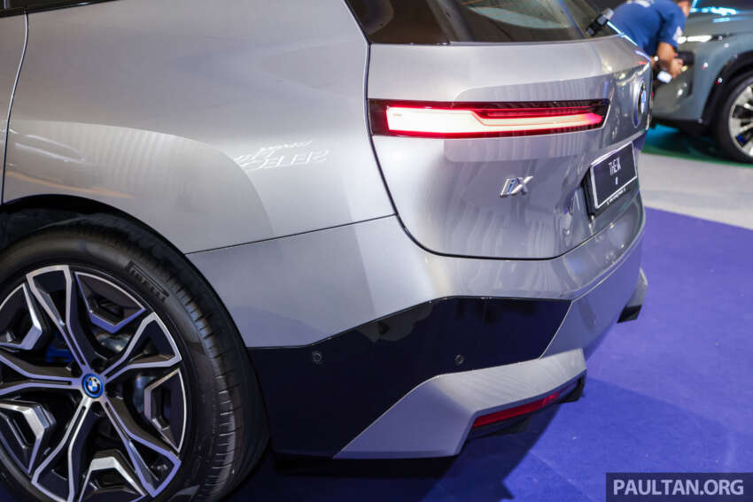 BMW iX xDrive50 Sport 2024 di M’sia — pengecas AC 22 kW; tiada bumbung kaca, Laserlight; murah RM62k 1735340