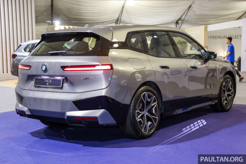 BMW iX xDrive50 Sport 2024 di M’sia — pengecas AC 22 kW; tiada bumbung kaca, Laserlight; murah RM62k 1735319