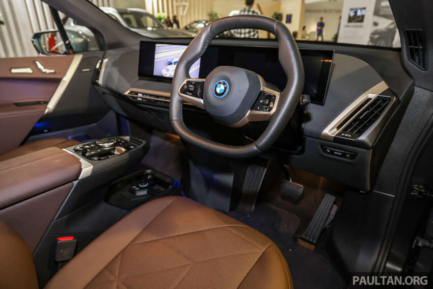 BMW iX xDrive50 Sport 2024 di M’sia — pengecas AC 22 kW; tiada bumbung kaca, Laserlight; murah RM62k 1735349