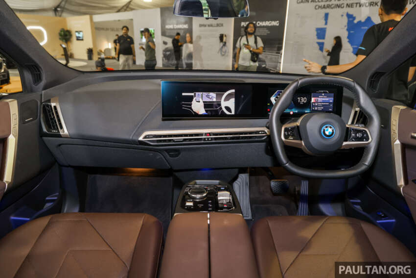 BMW iX xDrive50 Sport 2024 di M’sia — pengecas AC 22 kW; tiada bumbung kaca, Laserlight; murah RM62k 1735350
