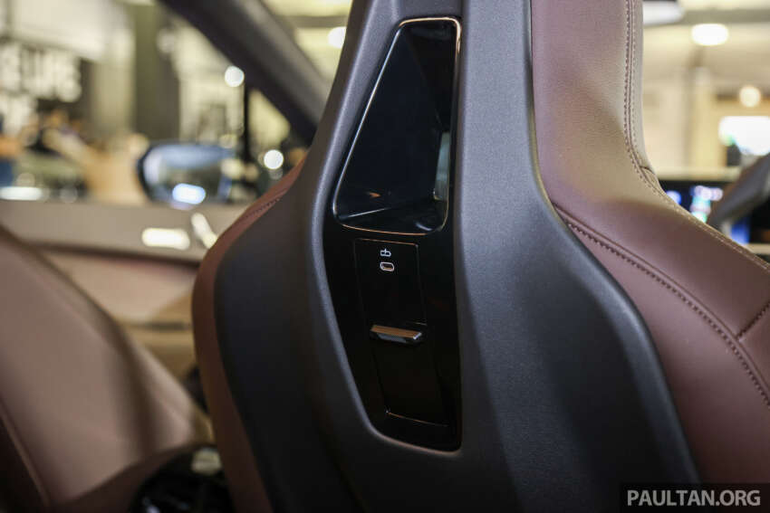 BMW iX xDrive50 Sport 2024 di M’sia — pengecas AC 22 kW; tiada bumbung kaca, Laserlight; murah RM62k 1735381