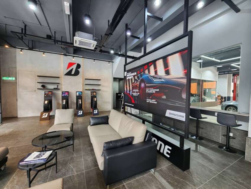 Bridgestone Premium tyre retail outlet opened by Vogue Motorsports in USJ19, Subang Jaya 1740933