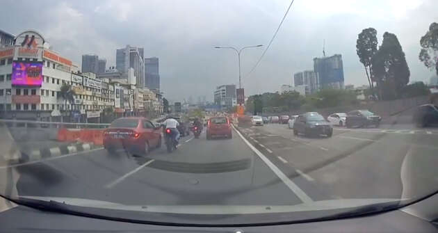 Proton Saga changes lanes while indicating, gets mirror damaged by passing motorcyclist