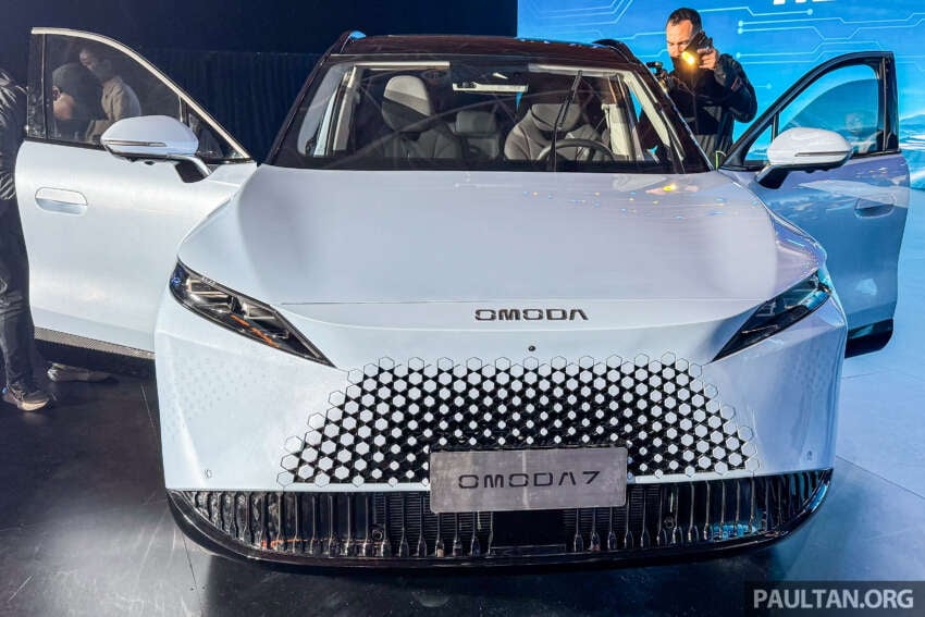Chery Omoda 7 unveiled – sporty SUV with 1.5 TGDi PHEV tech, gaming-style interior, sliding touchscreen 1756246