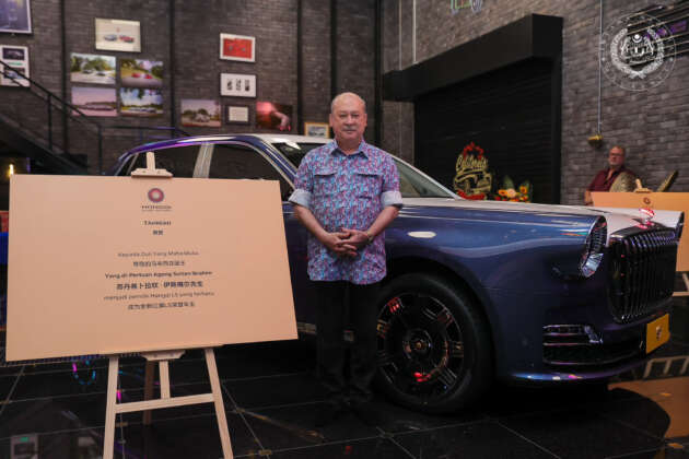 Agong Sultan Ibrahim Iskandar becomes the first owner of the Hongqi L5 in the world – a stately limo with a 4.0T V8 engine
