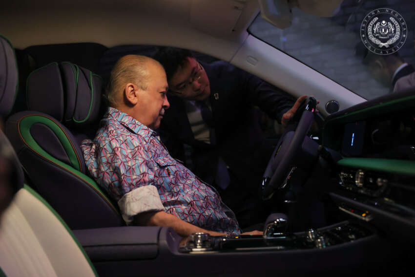 Agong, Sultan Ibrahim Iskandar jadi pemilik pertama Hongqi L5 di dunia – sedan mewah enjin V8 twin turbo 1750039