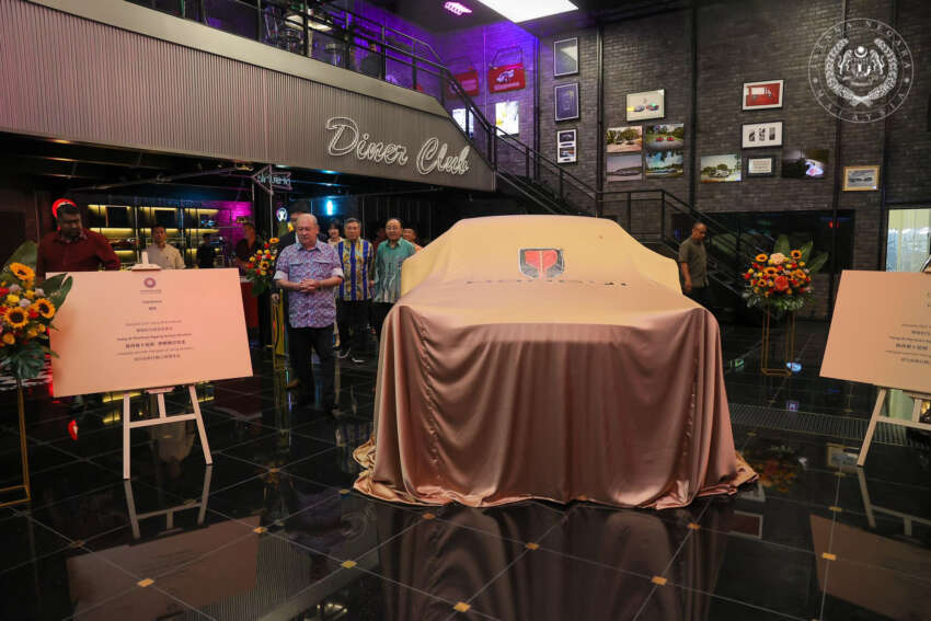 Agong, Sultan Ibrahim Iskandar jadi pemilik pertama Hongqi L5 di dunia – sedan mewah enjin V8 twin turbo 1750031