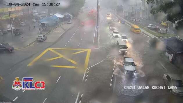 Hujan lebat petang ini akibatkan banjir di beberapa kawasan di Petaling Jaya dan Kuala Lumpur