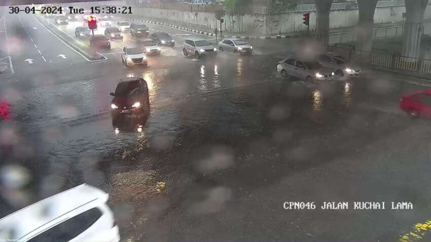 Hujan lebat petang ini akibatkan banjir di beberapa kawasan di Petaling Jaya dan Kuala Lumpur 1757861