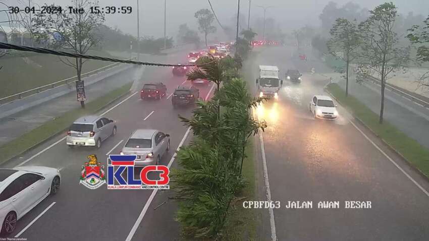 Hujan lebat petang ini akibatkan banjir di beberapa kawasan di Petaling Jaya dan Kuala Lumpur 1757862
