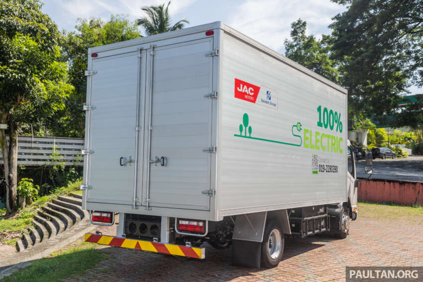 JAC i75 EV light duty truck in Malaysia – 210 km range NEDC, 120 kW DC charging; from RM266,800 OTR 1761721