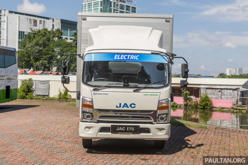 JAC i75 EV light duty truck in Malaysia – 210 km range NEDC, 120 kW DC charging; from RM266,800 OTR 1761723