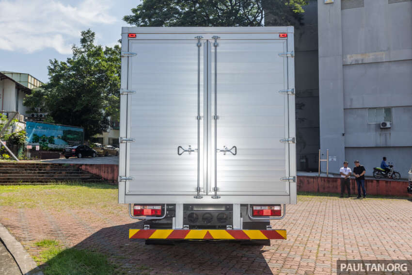 JAC i75 EV light duty truck in Malaysia – 210 km range NEDC, 120 kW DC charging; from RM266,800 OTR 1761724