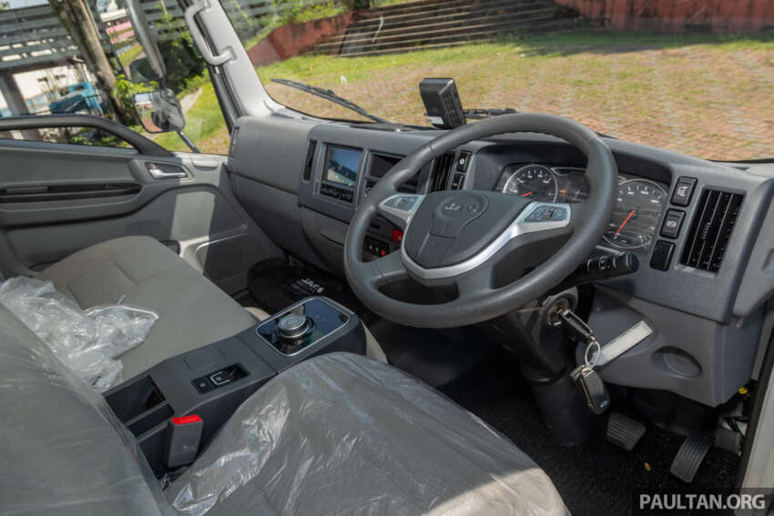 JAC i75 EV light duty truck in Malaysia – 210 km range NEDC, 120 kW DC charging; from RM266,800 OTR 1761734