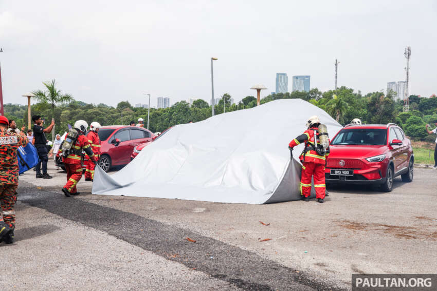 EV fire blanket demonstrated by Fire and Rescue department of Malaysia – suitable for most vehicles 1767854