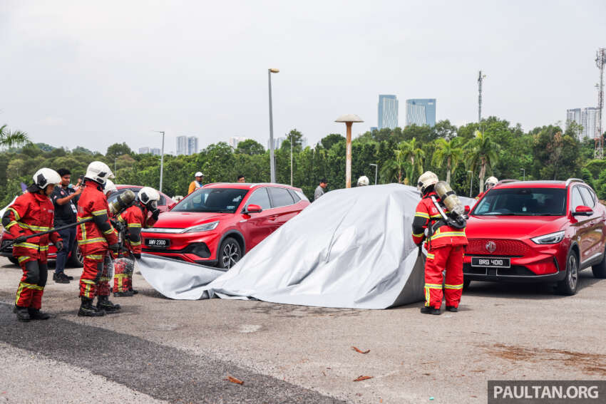 EV fire blanket demonstrated by Fire and Rescue department of Malaysia – suitable for most vehicles 1767855