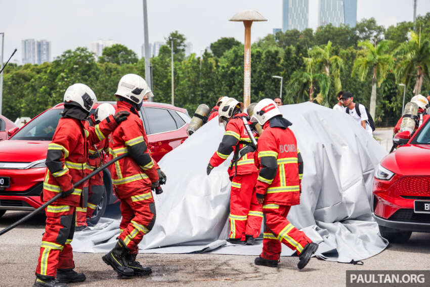 EV fire blanket demonstrated by Fire and Rescue department of Malaysia – suitable for most vehicles 1767857