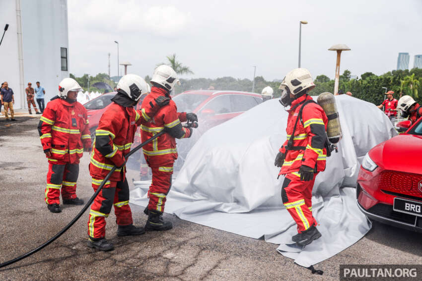 EV fire blanket demonstrated by Fire and Rescue department of Malaysia – suitable for most vehicles 1767858