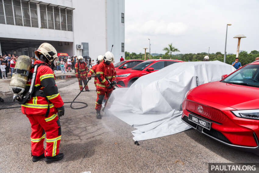 EV fire blanket demonstrated by Fire and Rescue department of Malaysia – suitable for most vehicles 1767859